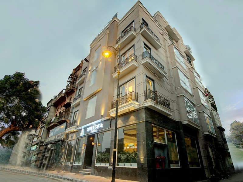 nearest hotel to golden temple amritsar